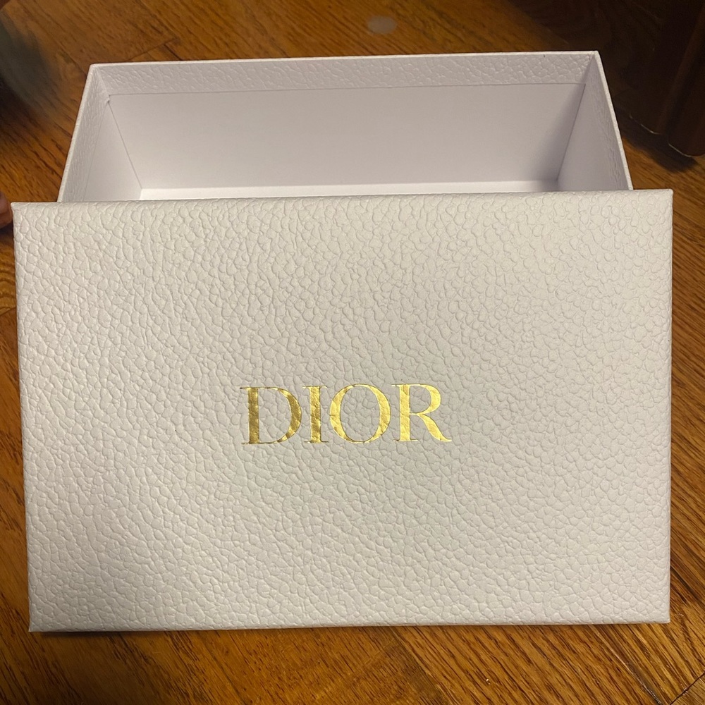 Dior medium size box